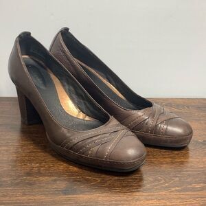 Clark's Artisan Women's Leather Upper Slip On Block Heel Pump Brown Size 9
